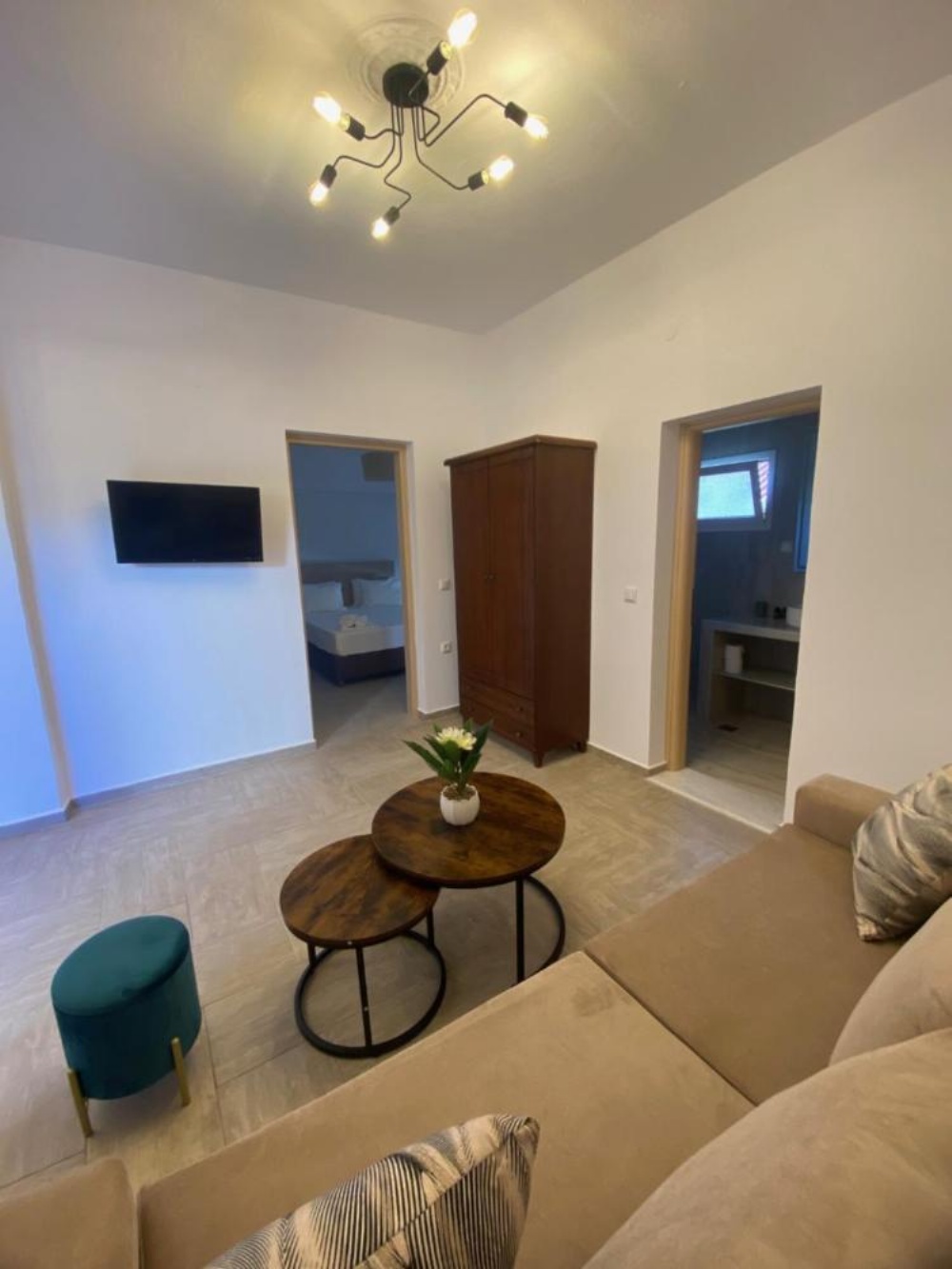 Room image 3